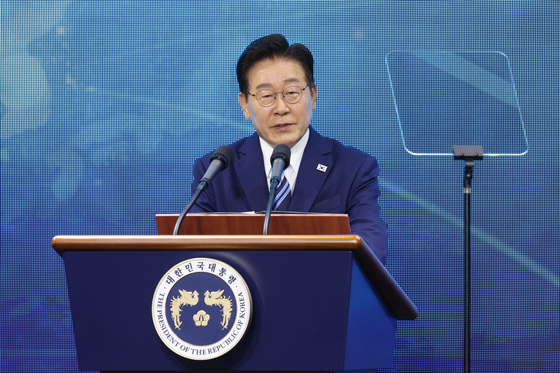 李대통령 "YS 꿈꿨던 해양강국 30년, 부산·동남권서 실현할 것"