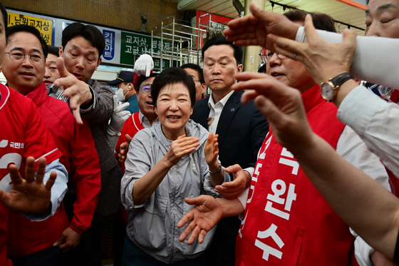 박근혜 전 대통령 "진주 경제 살릴 전문가 박완수·한경호"
