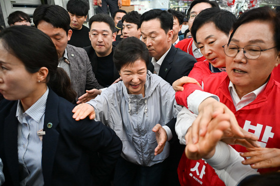 박근혜 전 대통령 "진주 경제 살릴 전문가 박완수·한경호"(종합)