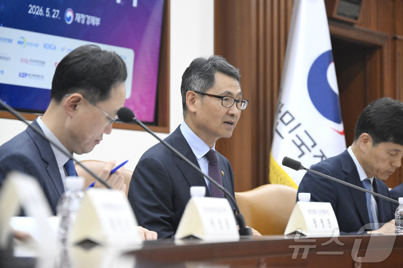 (서울=뉴스1) = 허장 재정경제부 차관이 27일 서울 종로구 정부서울청사에서 열린 K-마루 업무협약식을 주재하고 있다. (재정경제부 제공. 재판매 및 DB 금지) 2026.5.2 …