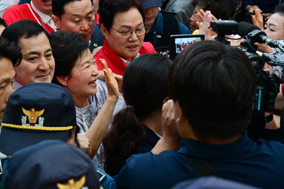 진주 민십 잡는 박근혜 전 대통령