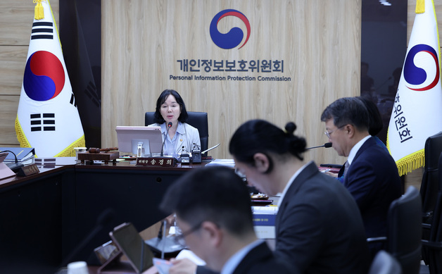 모두발언하는 송경희 위원장