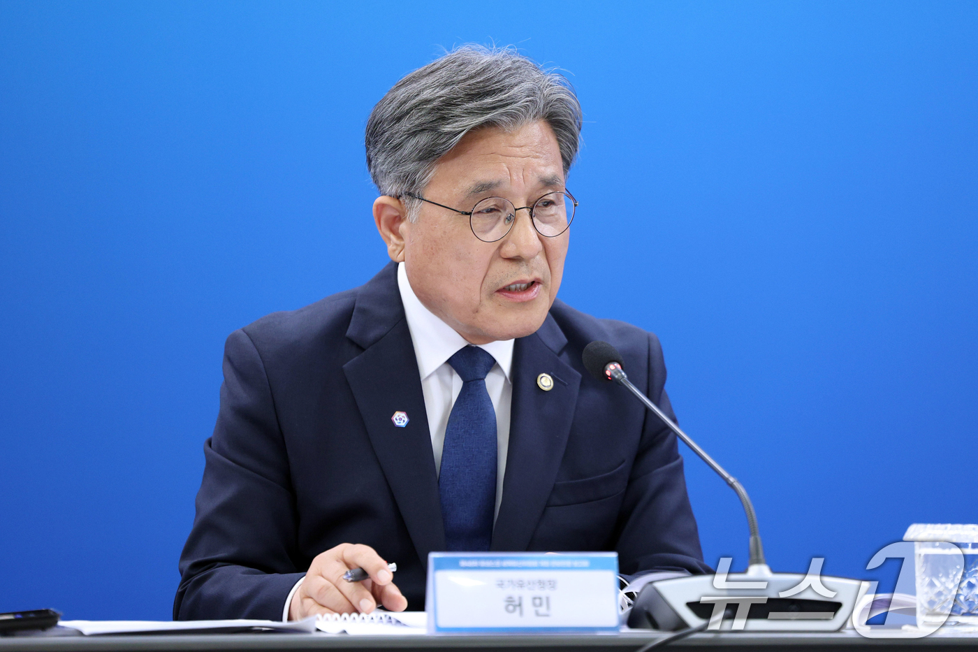 (부산=뉴스1) 허경 기자 = 허민 국가유산청장이 27일 부산 해운대구에서 열린 제48차 유네스코 세계유산위원회 개최 준비 현황 보고회에서 현황 보고를 하고 있다. (청와대통신사진 …