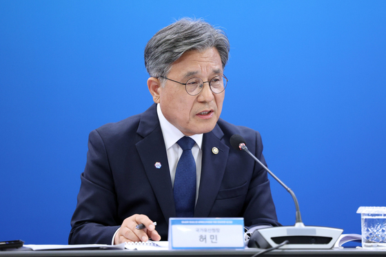 세계유산준비위원회 준비 현황 보고하는 허민 청장