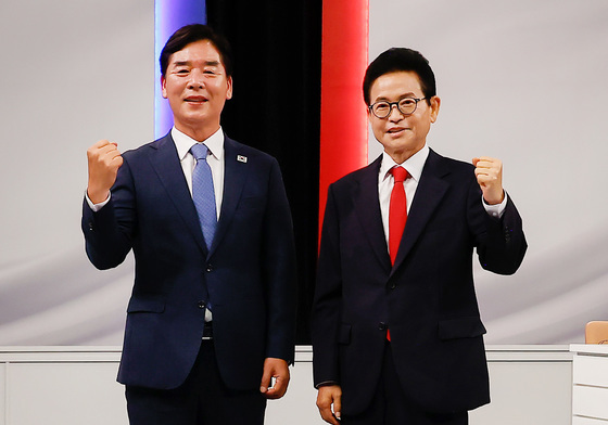 오중기·이철우 경북지사 후보, TK신공항·행정통합 놓고 '설전'