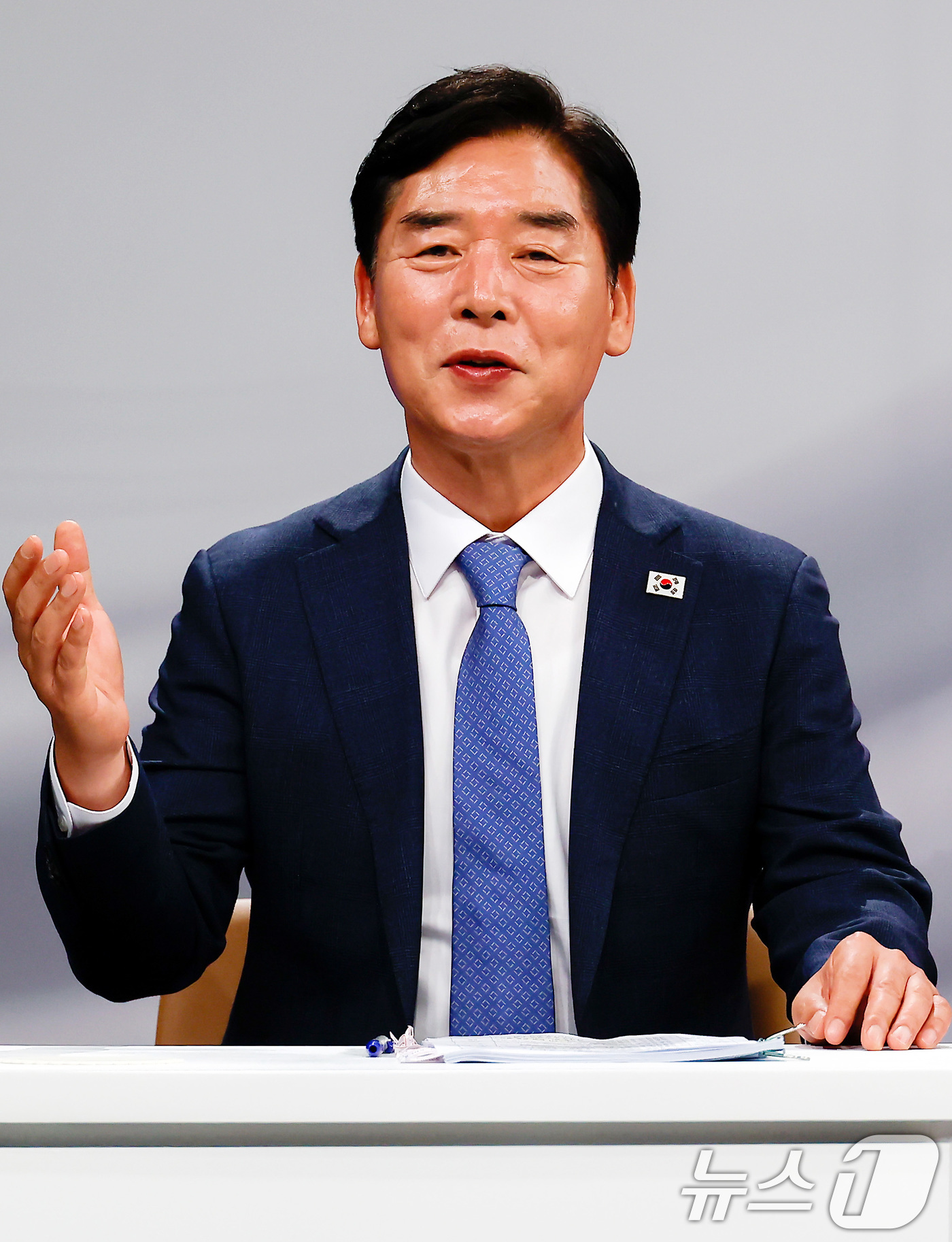 (대구=뉴스1) 공정식 기자 = 오중기 더불어민주당 경북도지사 후보가 27일 오후 KBS 대구 스튜디오에서 열린 제9회 전국동시지방선거 경북도지사 후보자 토론회에서 발언하고 있다. …