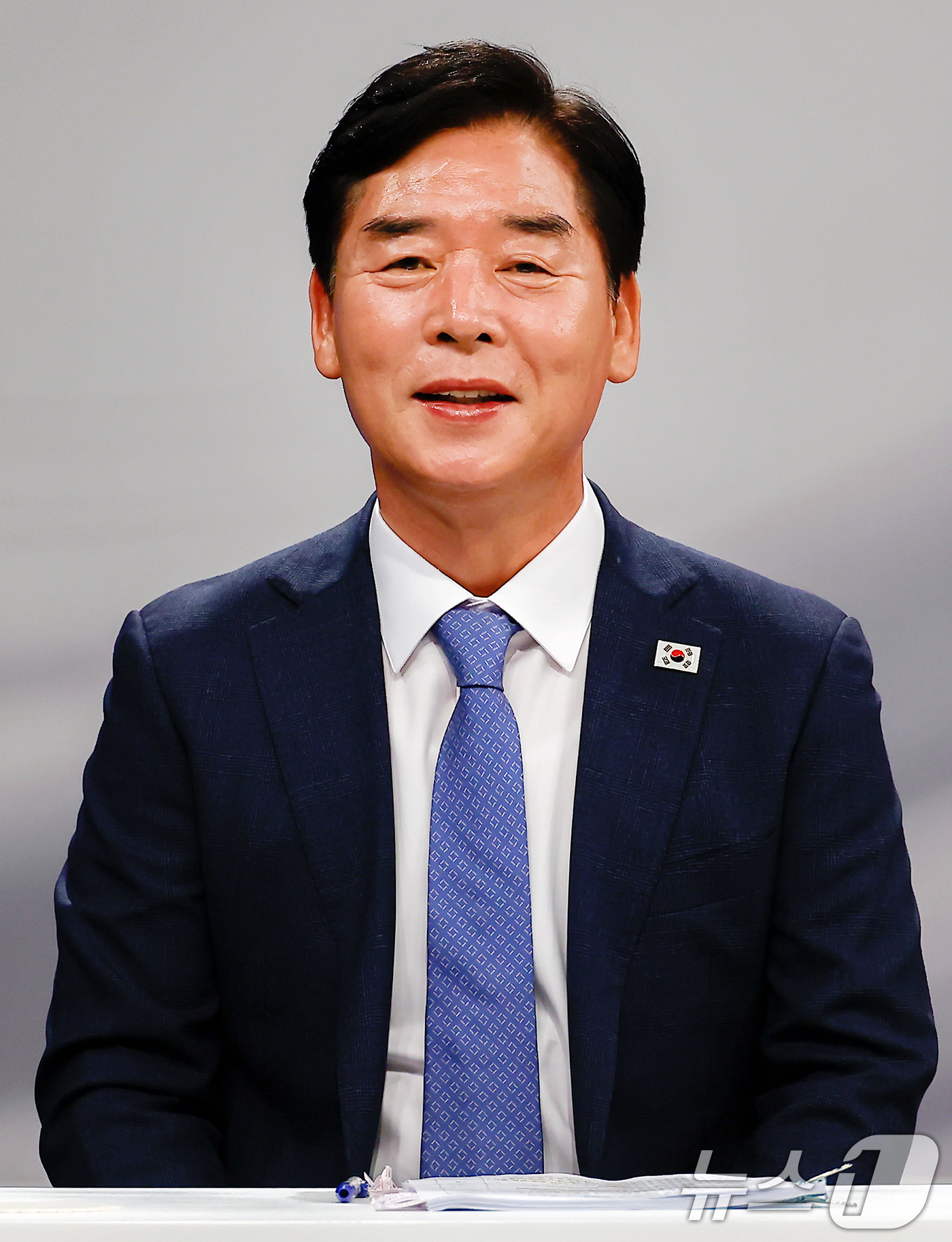 (대구=뉴스1) 공정식 기자 = 오중기 더불어민주당 경북도지사 후보가 27일 오후 KBS 대구 스튜디오에서 열린 제9회 전국동시지방선거 경북도지사 후보자 토론회에서 발언하고 있다. …