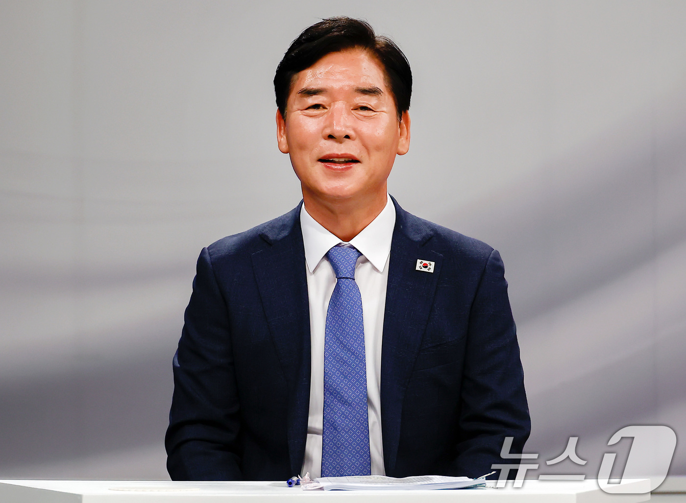 (대구=뉴스1) 공정식 기자 = 오중기 더불어민주당 경북도지사 후보가 27일 오후 KBS 대구 스튜디오에서 열린 제9회 전국동시지방선거 경북도지사 후보자 토론회에서 발언하고 있다. …
