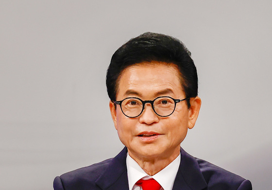 발언하는 이철우 후보