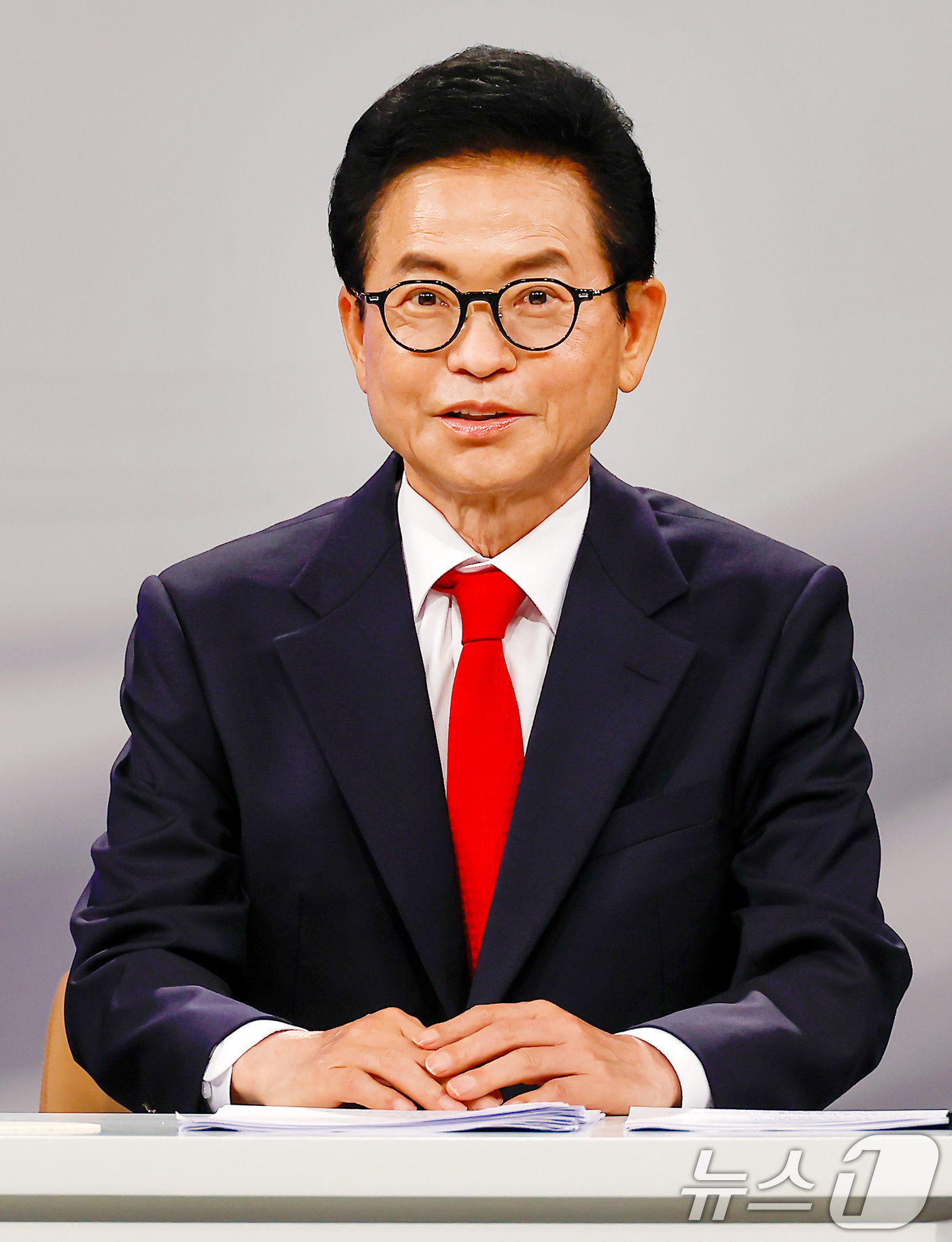 (대구=뉴스1) 공정식 기자 = 이철우 국민의힘 경북도지사 후보가 27일 오후 KBS 대구 스튜디오에서 열린 제9회 전국동시지방선거 경북도지사 후보자 토론회에서 발언하고 있다. …