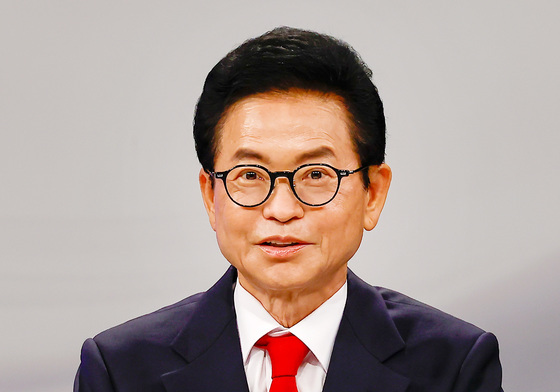 발언하는 이철우 후보