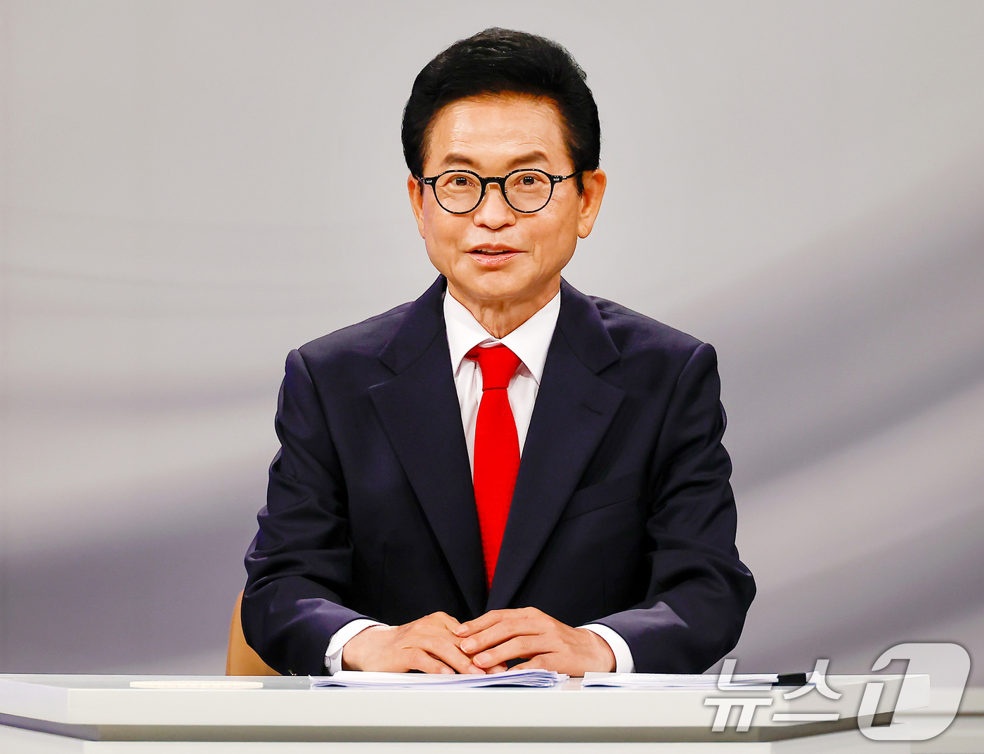 (대구=뉴스1) 공정식 기자 = 이철우 국민의힘 경북도지사 후보가 27일 오후 KBS 대구 스튜디오에서 열린 제9회 전국동시지방선거 경북도지사 후보자 토론회에서 발언하고 있다. …