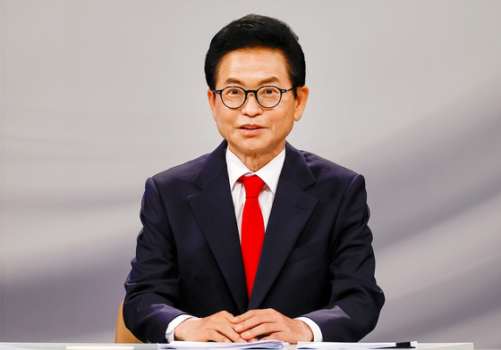 발언하는 이철우 후보