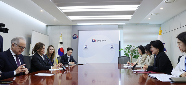 원민경 성평등가족부 장관, 리나 갈베스 EU FEMM 위원장 면담