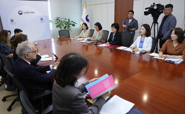 원민경 성평등가족부 장관, 리나 갈베스 EU FEMM 위원장 면담