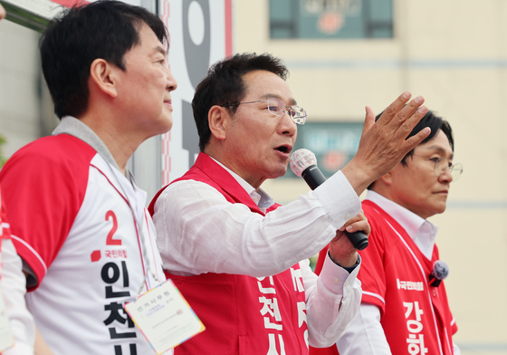 강화 유권자에게 지지호소하는 유정복 후보