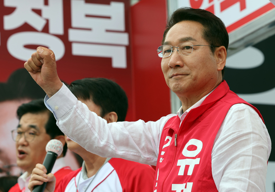 유정복 후보 '주먹 불끈'