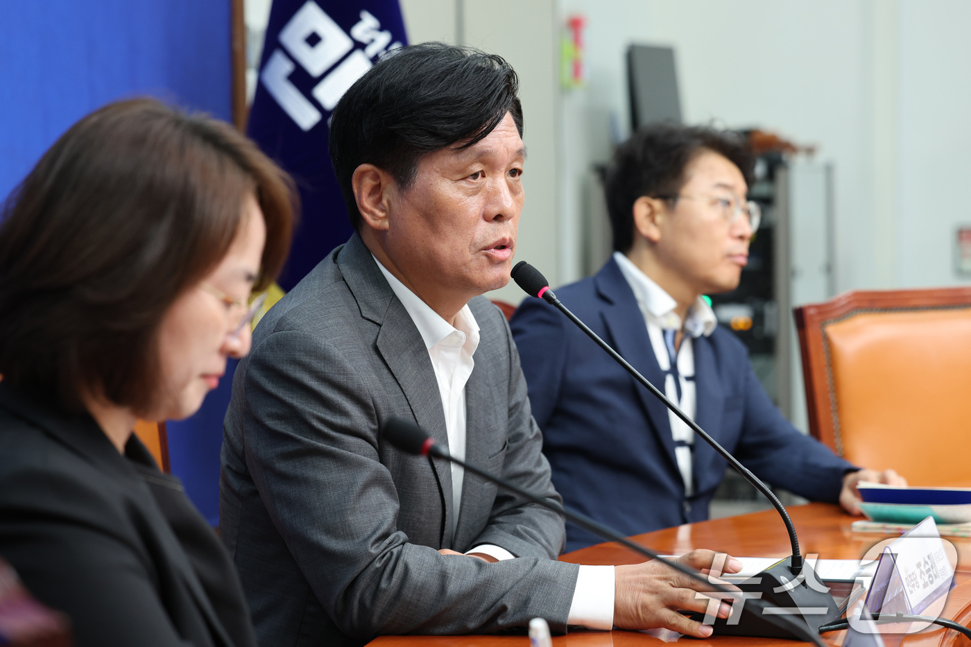 (서울=뉴스1) 신웅수 기자 = 조승래 더불어민주당 사무총장(총괄선대본부장)이 27일 서울 여의도 국회에서 열린 지방선거 관련 기자간담회에서 모두 발언을 하고 있다. 2026.5. …