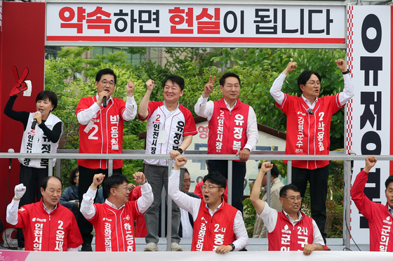 안철수 의원과 함께 유세하는 유정복 후보