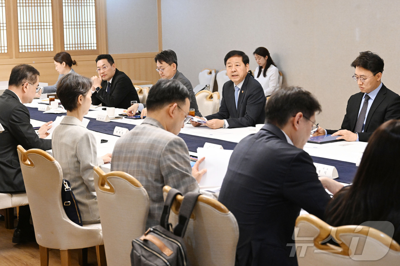 (서울=뉴스1) = 구윤철 부총리 겸 재정경제부 장관이 27일 오후 서울 종로구 정부서울청사에서 열린 '제1차 AI 융합 국제개발 자문위원회'에서 인사말을 하고 있다. (재정경제부 …