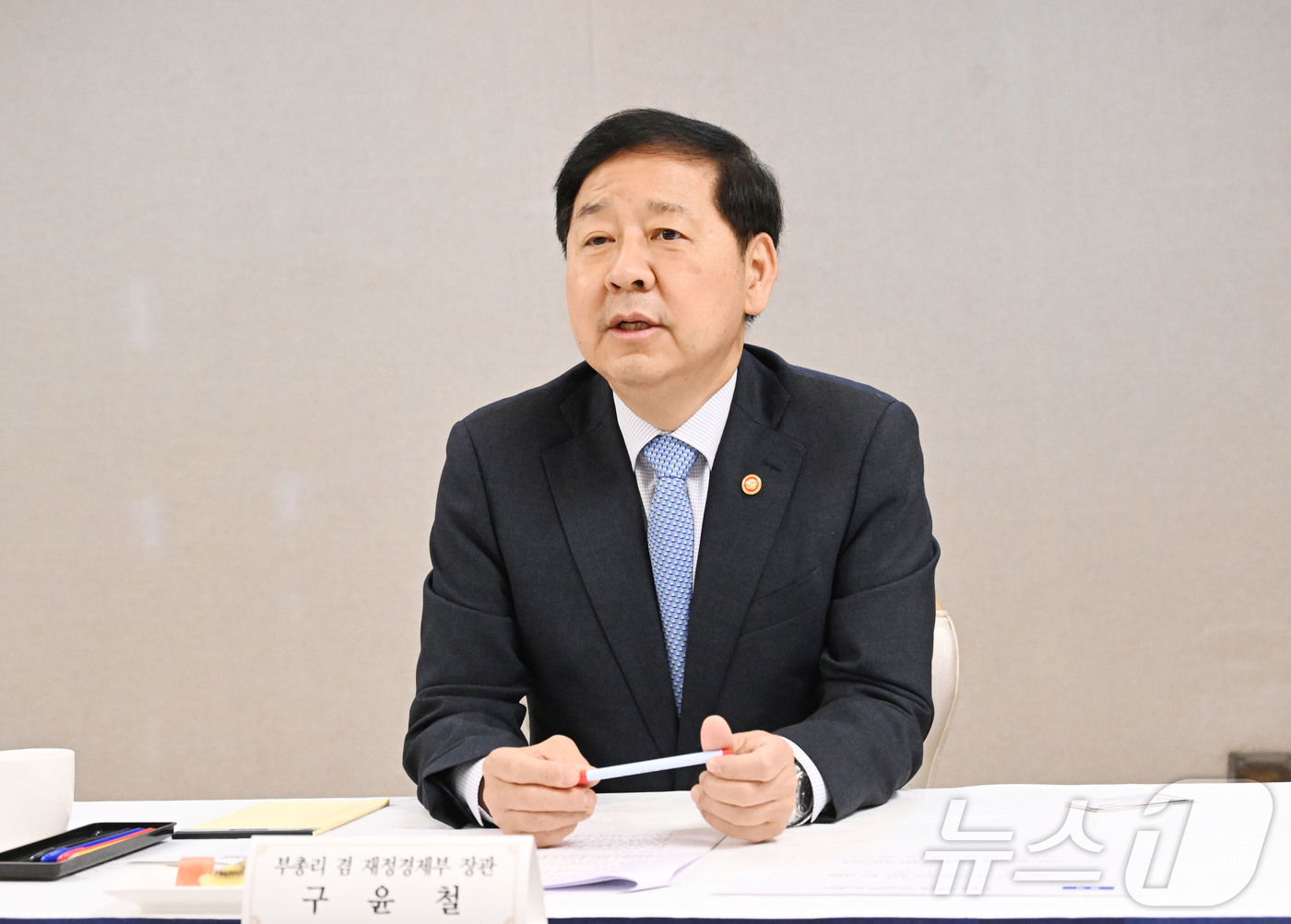 (서울=뉴스1) = 구윤철 부총리 겸 재정경제부 장관이 27일 오후 서울 종로구 정부서울청사에서 열린 '제1차 AI 융합 국제개발 자문위원회'에서 인사말을 하고 있다. (재정경제부 …