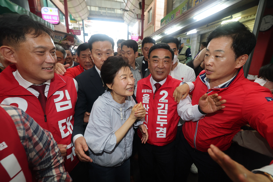 울산 신정시장 찾은 박근혜 전 대통령