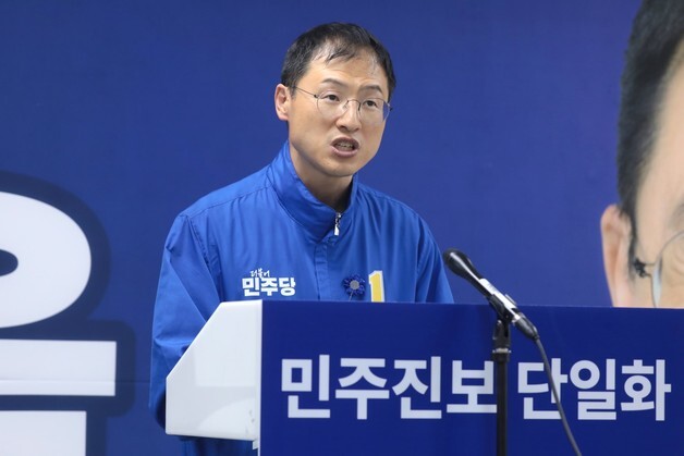 울산시장 후보 단일화 관련 기자회견 갖는 김상욱