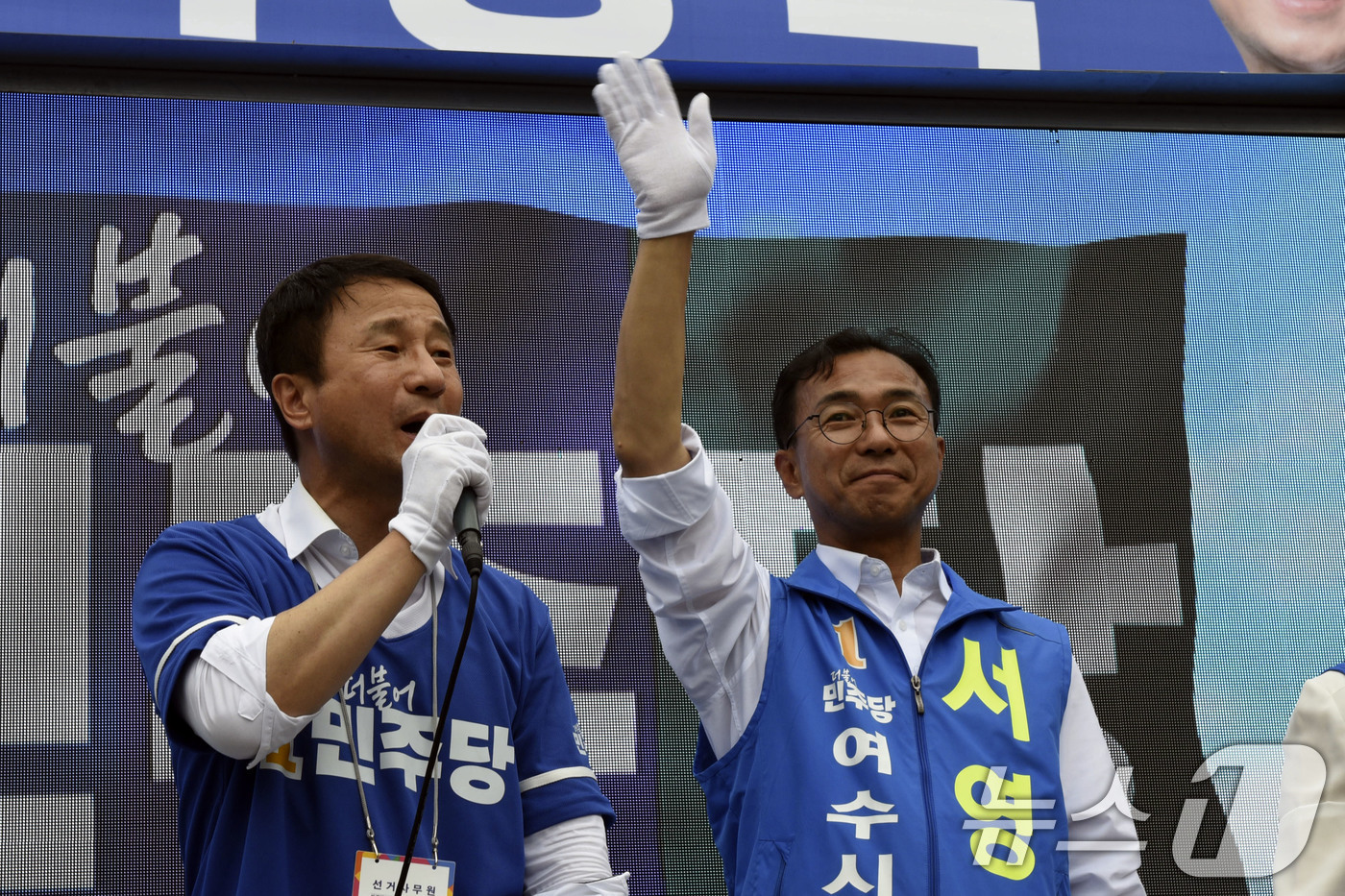 (여수=뉴스1) 김성준 기자 = 한병도 더불어민주당 원내대표가 27일 오후 전남 여수시 흥국체육관 사거리에서 서영학 여수시장 후보 지원 연설을 하고 있다. 2026.5.27/뉴스1 …