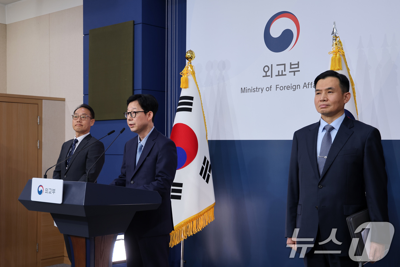 (서울=뉴스1) 김성진 기자 = 박윤주 외교부 1차관이 27일 서울 종로구 외교부 청사에서 HMM 나무호 피격 조사 결과 브리핑을 하고 있다. 2026.5.27/뉴스1