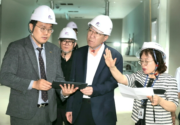 수소놀이체험관 건립 현장 찾은 우범기 시장 "개관 준비에 만전"