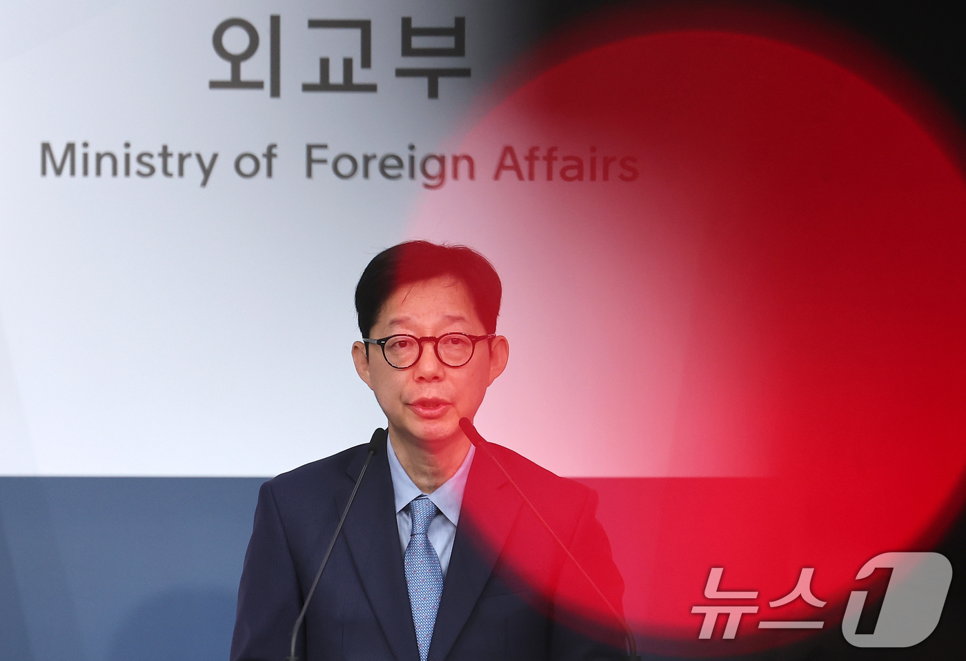(서울=뉴스1) 김성진 기자 = 박윤주 외교부 1차관이 27일 서울 종로구 외교부 청사에서 HMM 나무호 피격 조사 결과 브리핑을 하고 있다. 2026.5.27/뉴스1