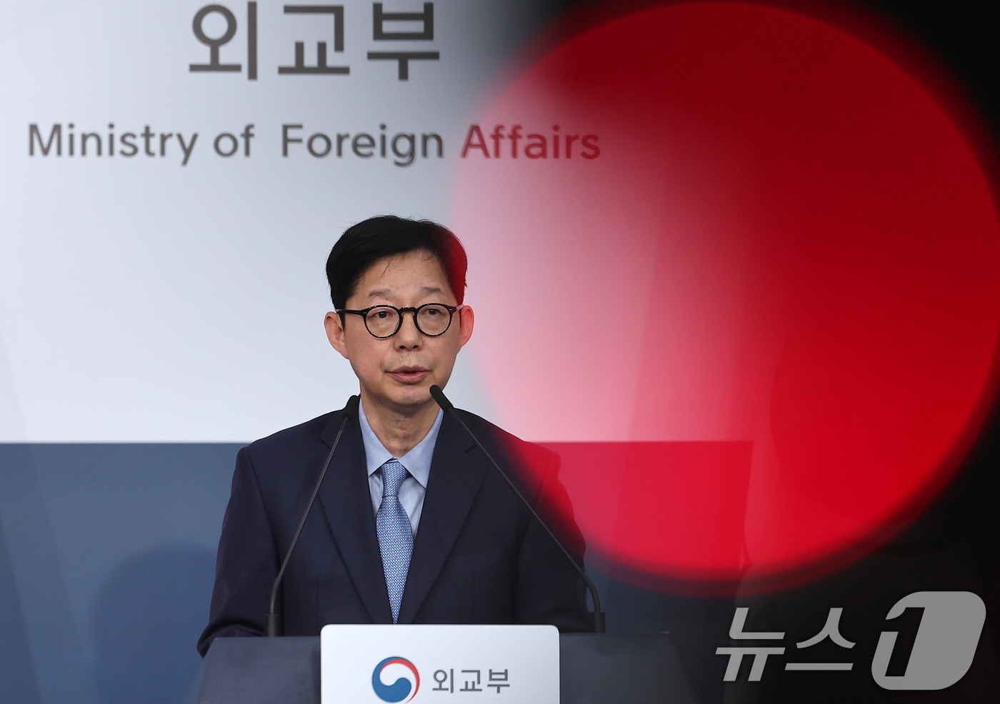 (서울=뉴스1) 김성진 기자 = 박윤주 외교부 1차관이 27일 서울 종로구 외교부 청사에서 HMM 나무호 피격 조사 결과 브리핑을 하고 있다. 2026.5.27/뉴스1