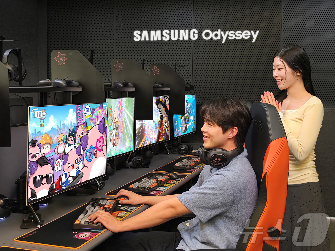 (서울=뉴스1) = 삼성전자가 업계 최초 6K 게이밍 모니터를 비롯한 2026년형 오디세이 게이밍 모니터 신제품을 직접 경험할 수 있는 상시 체험 공간을 강남역 '메이플 아지트'와 …