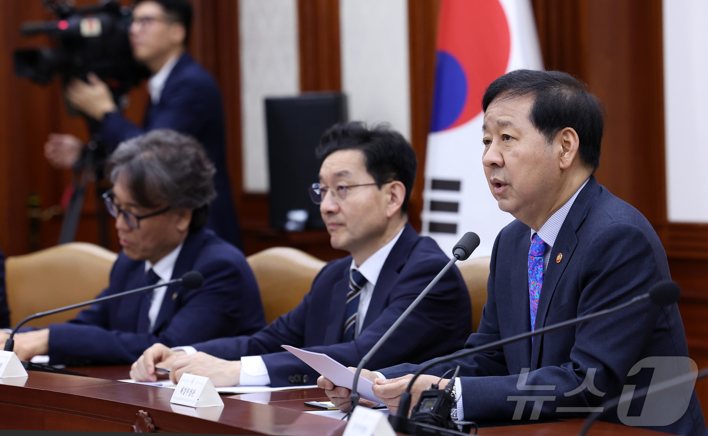 (서울=뉴스1) 김성진 기자 = 구윤철 경제부총리 겸 재정경제부 장관이 28일 서울 종로구 정부서울청사에서 열린 제17차 비상경제본부회의에서 모두발언을 하고 있다. 2026.5.2 …