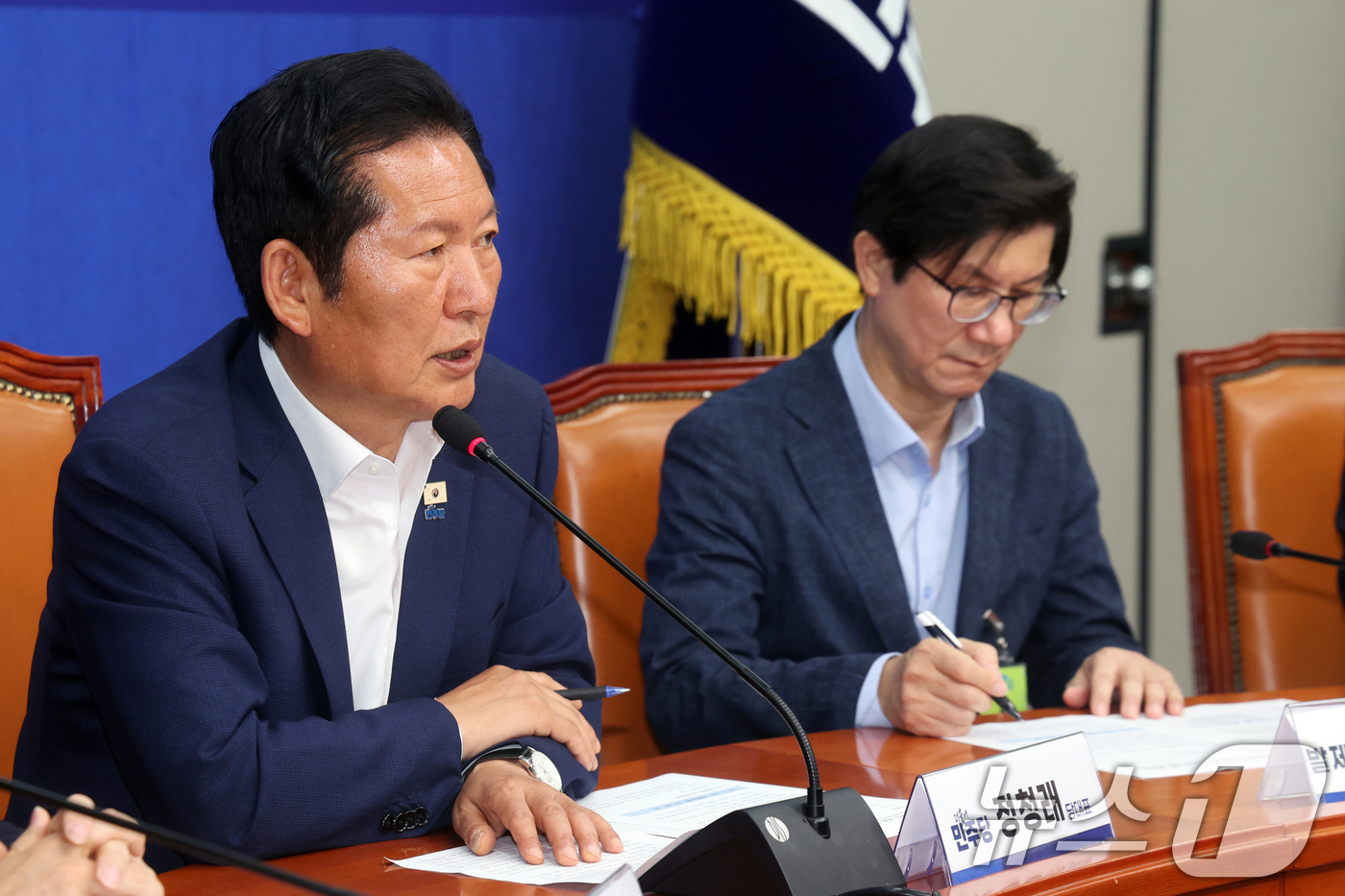 (서울=뉴스1) 황기선 기자 = 정청래 더불어민주당 대표가 28일 오전 서울 여의도 국회에서 열린 '서울의 안전 이대로 괜찮은가' 전문가 긴급 좌담회에서 모두발언을 하고 있다.이날 …