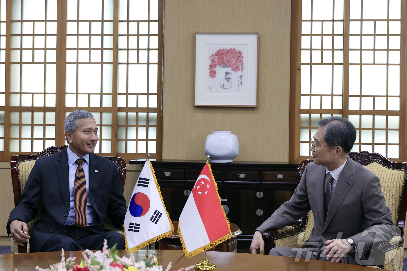 (서울=뉴스1) 박정호 기자 = 조현 외교부 장관이 28일 오전 서울시 종로구 사직로 정부서울청사 별관 외교부에서 비비안 발라크리쉬난 싱가포르 외교장관과 한-싱가포르 외교장관 회담 …