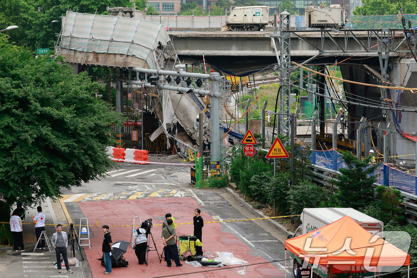 (서울=뉴스1) 안은나 기자 = 서울 서대문구 서소문 고가차도 붕괴 사고 사흘째인 28일 사고 현장이 통제되고 있다. 2026.5.28/뉴스1