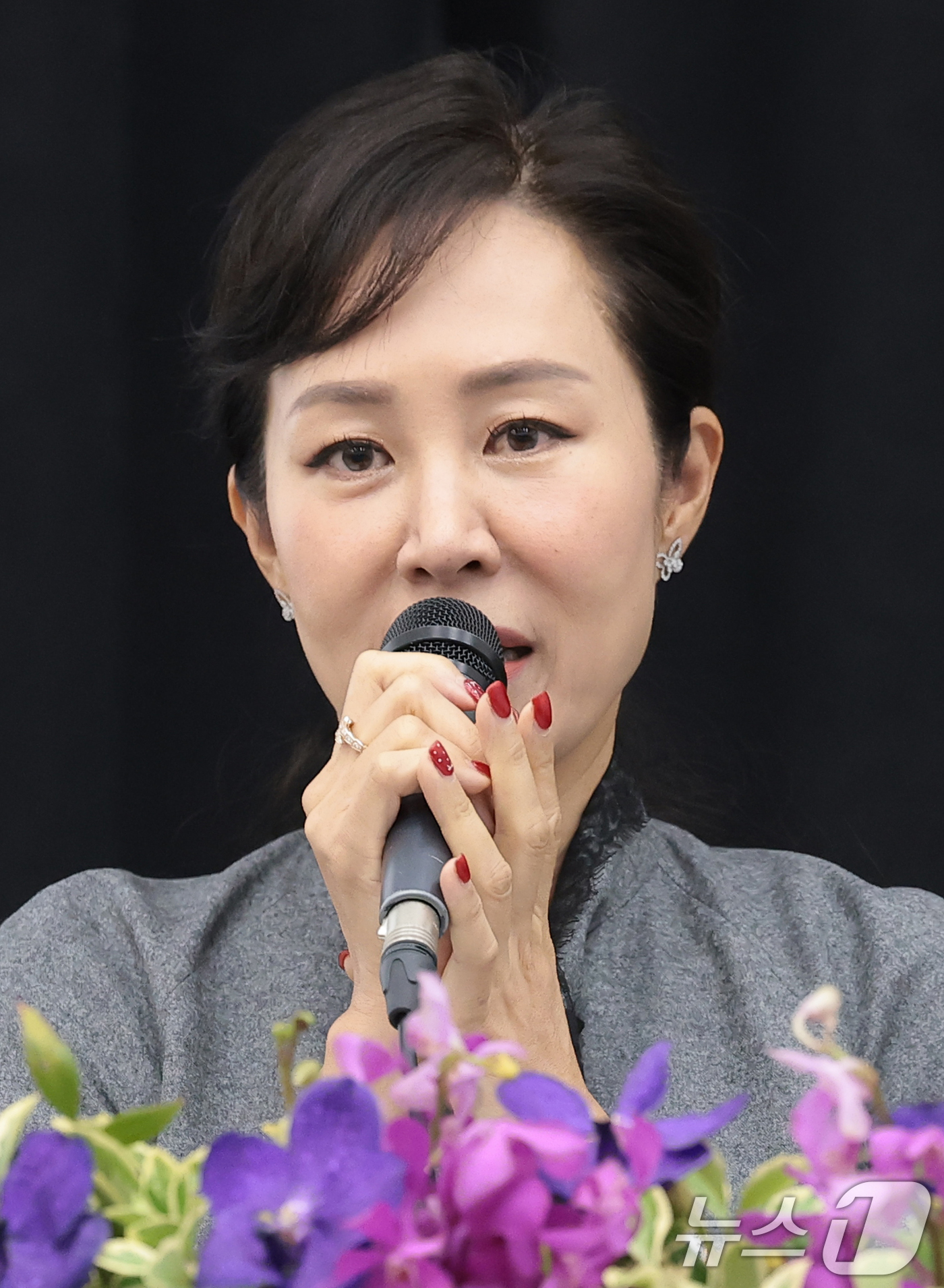 (서울=뉴스1) 권현진 기자 = 박혜진 국립오페라단 신임 단장 겸 예술감독이 28일 서울 서초구 예술의전당 N스튜디오에서 열린 기자간담회에서 취재진 질문에 답하고 있다. 2026. …