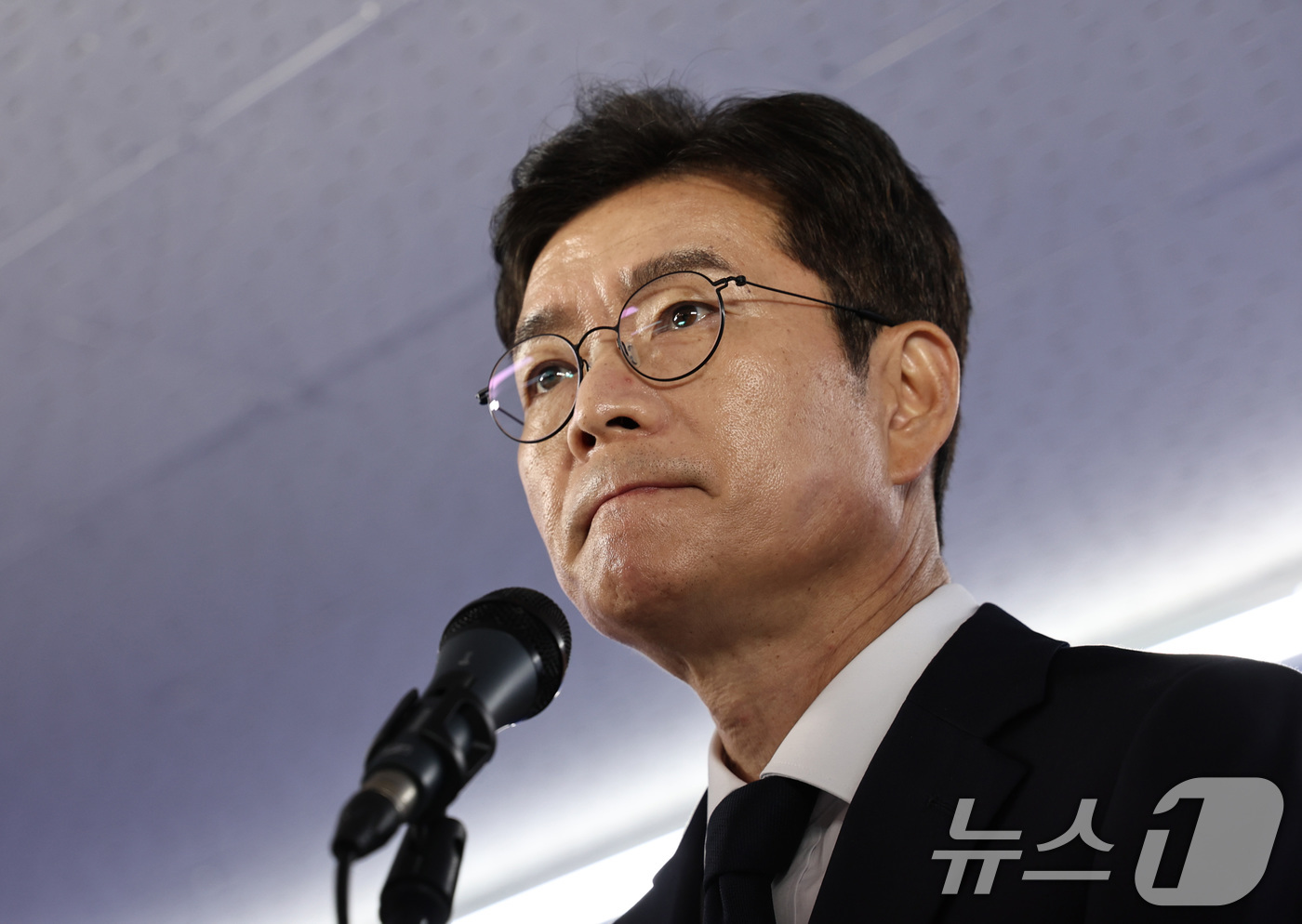 (서울=뉴스1) 구윤성 기자 = 정원오 더불어민주당 서울시장 후보가 28일 서울 중구 선거사무실에서 열린 기자간담회에서 취재진의 질문을 듣고 있다. 2026.5.28/뉴스1