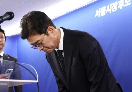 인사하는 정원오 후보
