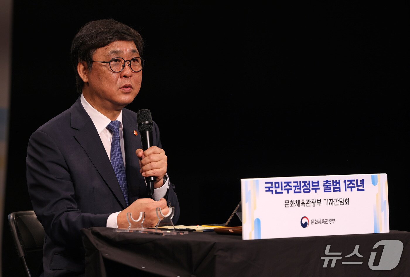 본문 이미지 - 최휘영 문체부 장관이 2030년 외래관광객 3000만명 유치 목표를 앞당겨 달성하겠다는 K관광 전략을 28일 내놨다. 5극 3특 메가관광권 조성과 교통·숙박 재정비, 지역 체류형 관광 확대가 핵심이다. (제공=문화체육관광부)