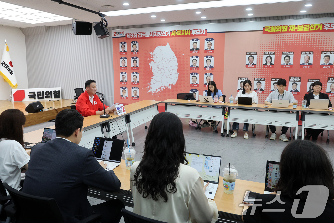 (서울=뉴스1) 황기선 기자 = 정희용 국민의힘 선거대책본부장이 28일 오전 서울 여의도 중앙당사에서 열린 6·3 전국동시지방선거 관련 기자간담회에서 모두발언을 하고 있다. 202 …