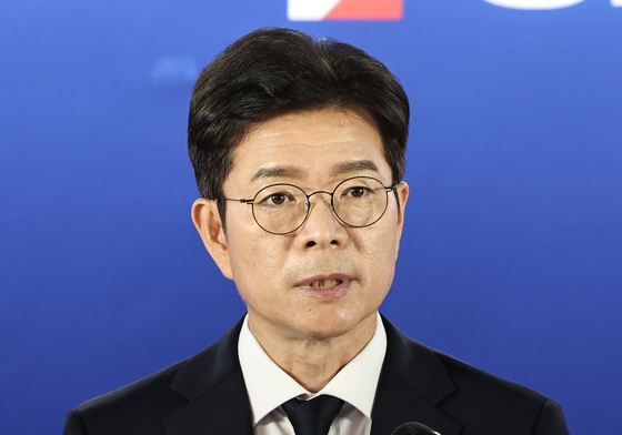 기자간담회 답변하는 정원오