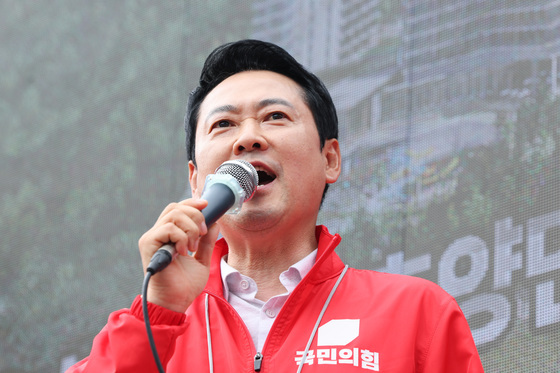 장동혁 "李, 6억 성과급 아닌 6천원 밥 사먹기 힘든 청년부터 챙겨야"