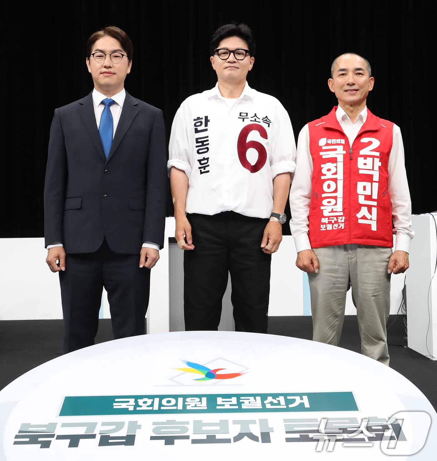 (부산=뉴스1) 윤일지 기자 = 하정우 더불어민주당 부산 북구갑 국회의원 후보(왼쪽부터), 한동훈 무소속 부산 북구갑 국회의원 후보, 박민식 국민의힘 부산 북구갑 국회의원 후보가 …