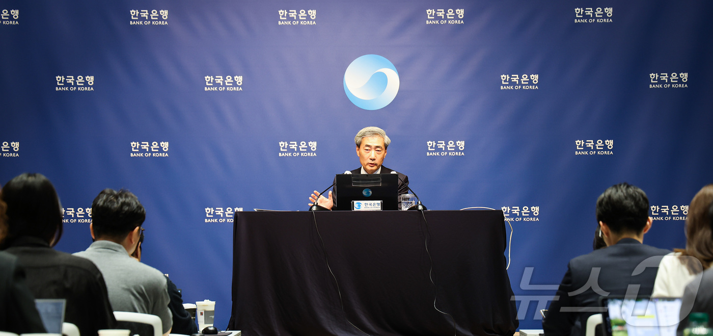 (서울=뉴스1) 사진공동취재단 = 신현송 한국은행 총재가 28일 서울 중구 한국은행 본관에서 열린 통화정책방향 기자간담회에서 발언하고 있다. 2026.5.28/뉴스1