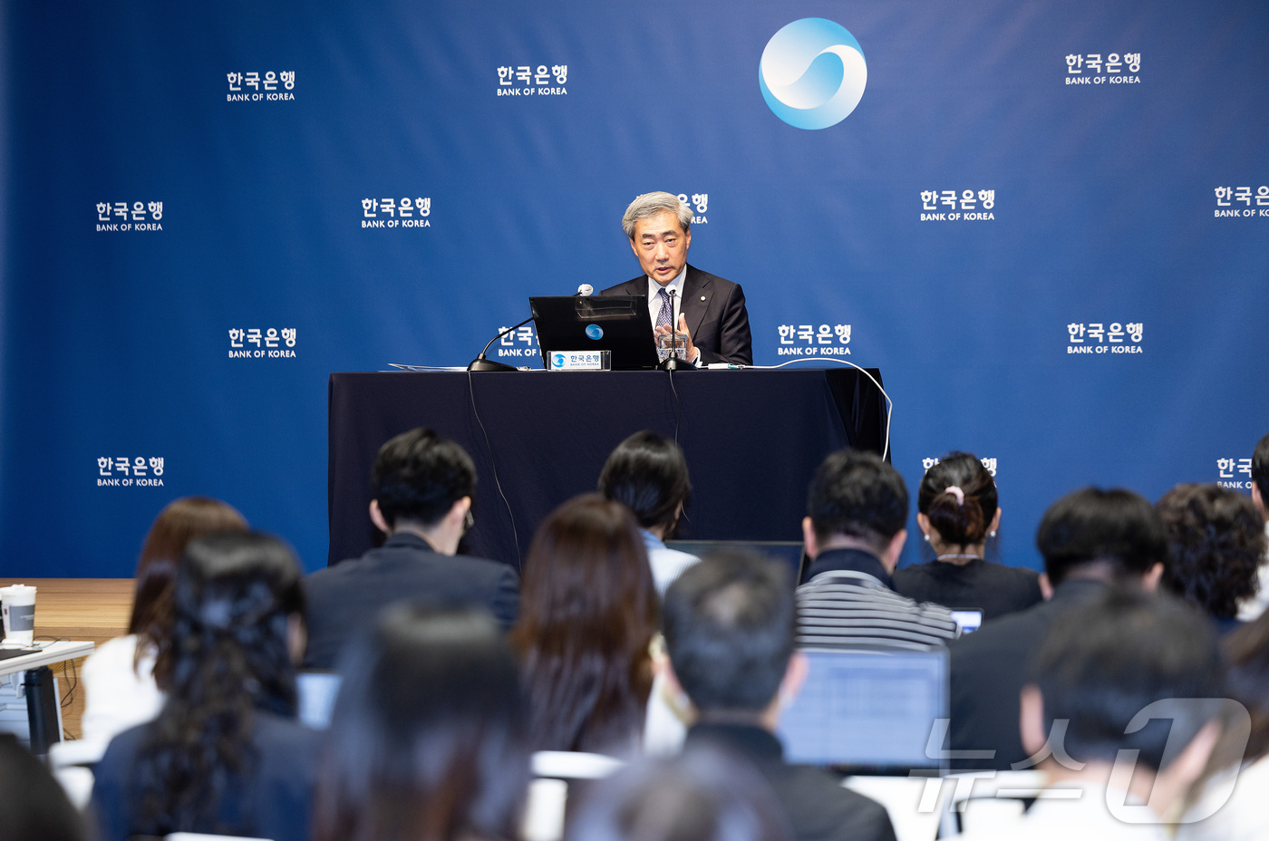 (서울=뉴스1) 사진공동취재단 = 신현송 한국은행 총재가 28일 서울 중구 한국은행 본관에서 열린 통화정책방향 기자간담회에서 발언하고 있다. 2026.5.28/뉴스1
