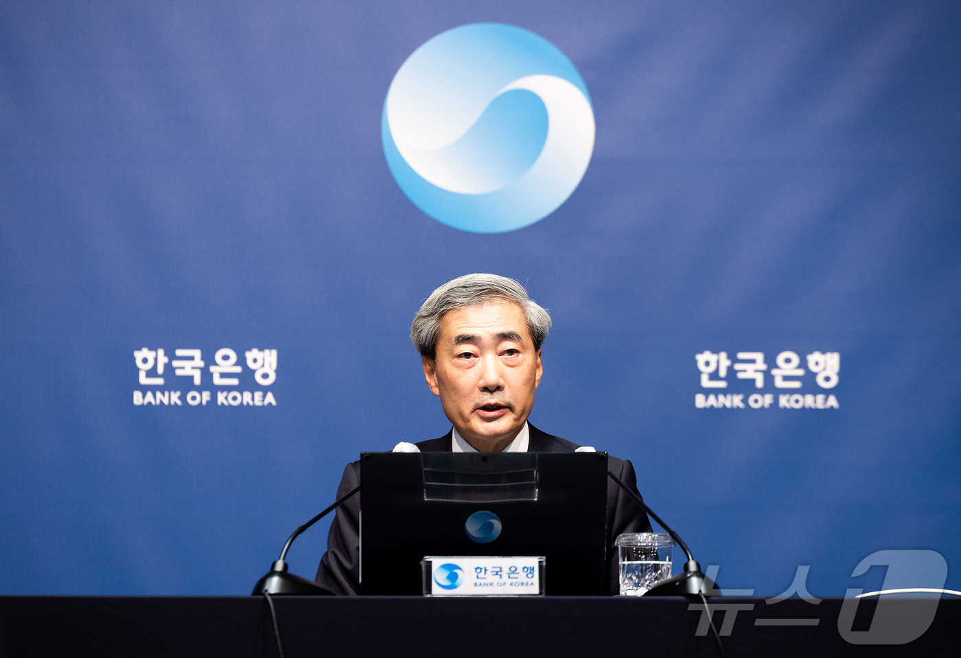 (서울=뉴스1) 사진공동취재단 = 신현송 한국은행 총재가 28일 서울 중구 한국은행 본관에서 열린 통화정책방향 기자간담회에서 발언하고 있다. 2026.5.28/뉴스1