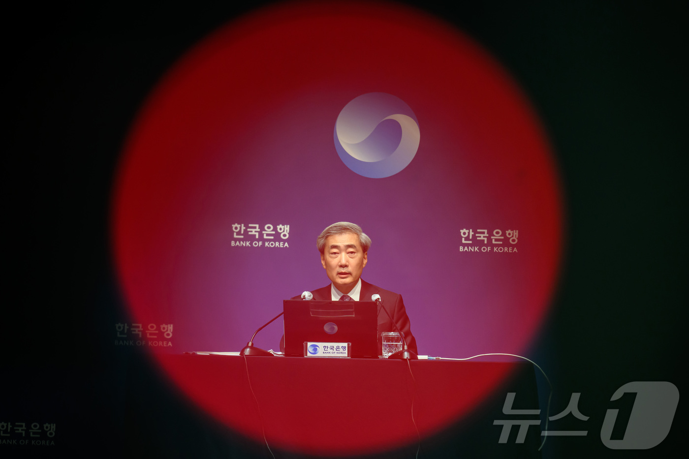 (서울=뉴스1) 사진공동취재단 = 신현송 한국은행 총재가 28일 서울 중구 한국은행 본관에서 열린 통화정책방향 기자간담회에서 발언하고 있다. 2026.5.28/뉴스1