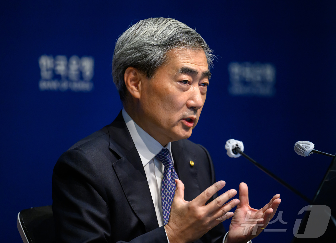 (서울=뉴스1) 사진공동취재단 = 신현송 한국은행 총재가 28일 서울 중구 한국은행 본관에서 열린 통화정책방향 기자간담회에서 발언하고 있다. 2026.5.28/뉴스1